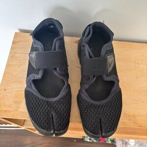 Nike Rifts black womens 10